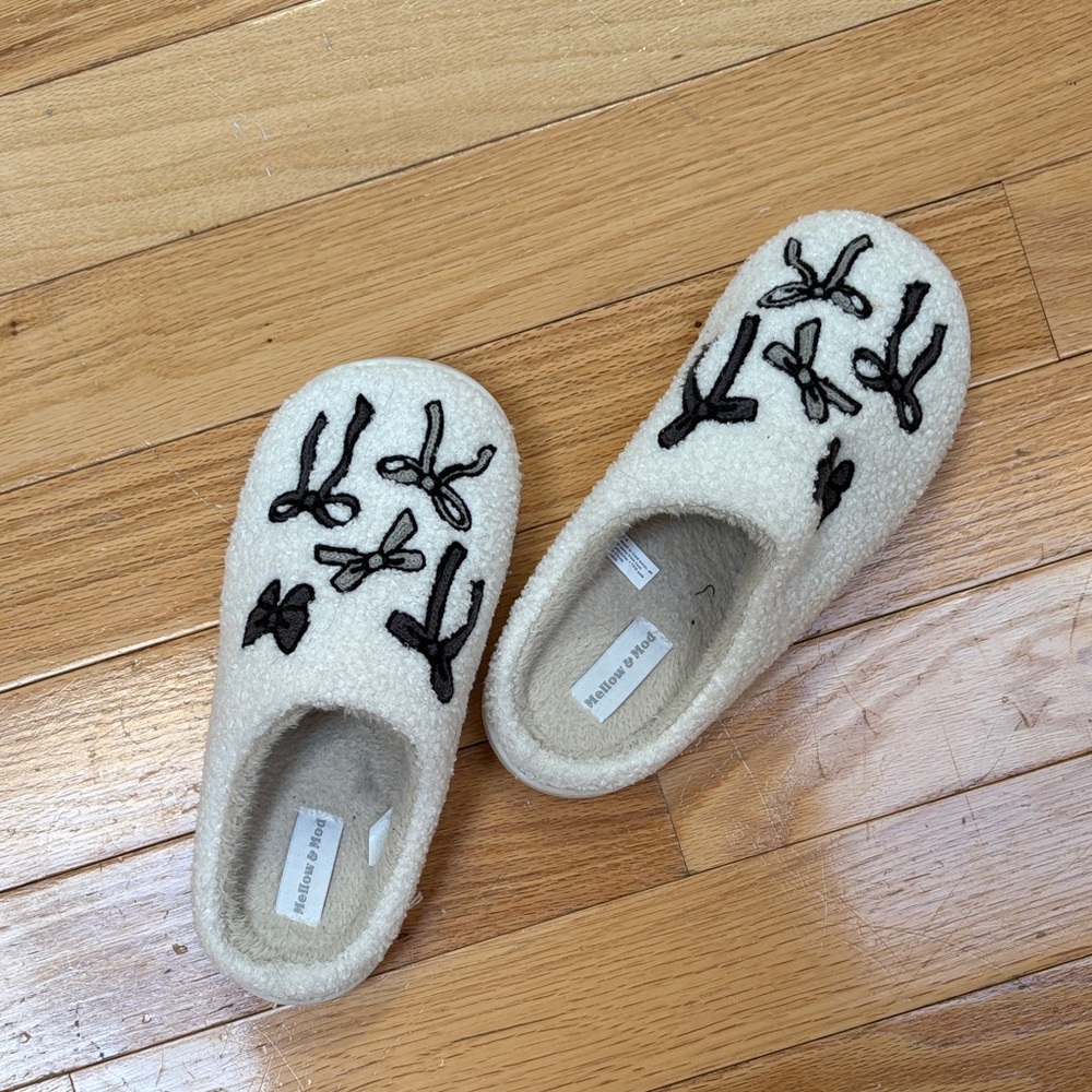 Women's Cream Slippers with Black Bow Design